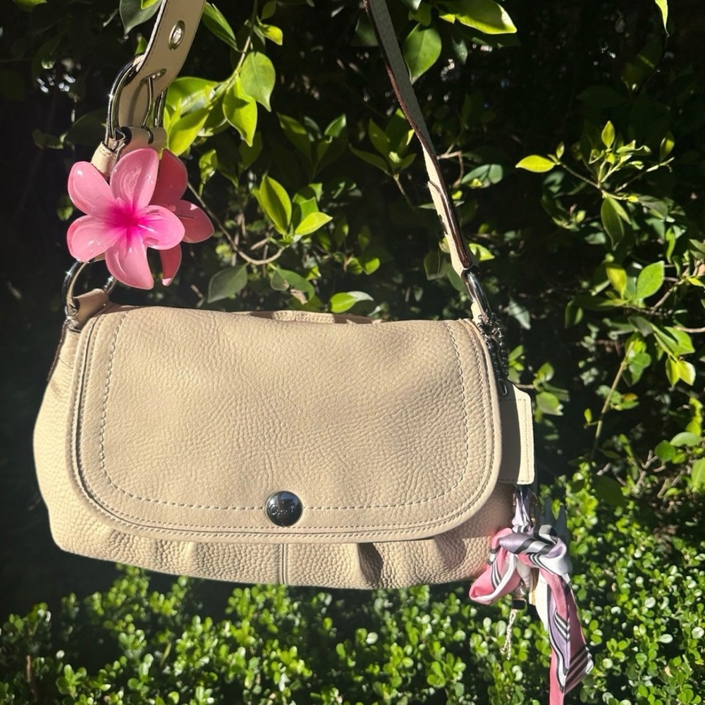 Coach Pebbled Leather Flap Shoulder Bag Cream Beige Pink Interior Y2K Purse